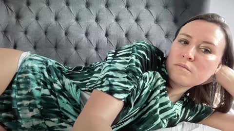 Snapshot of eatmypie69 chatting on 03-05-25, 10:00 Nadia Ferreira  online show from 03-05-25, 10:00