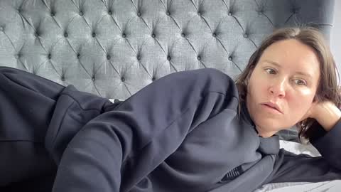 Snapshot of eatmypie69 chatting on 09-23-25, 10:07 Nadia Ferreira  online show from 09-23-25, 10:07