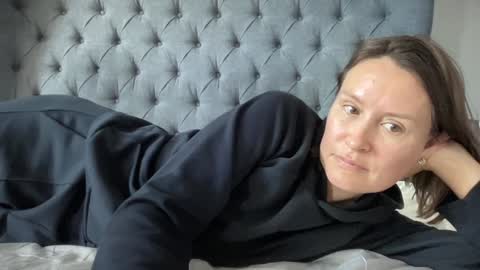 Snapshot of eatmypie69 chatting on 09-30-25, 09:25 Nadia Ferreira  online show from 09-30-25, 09:25