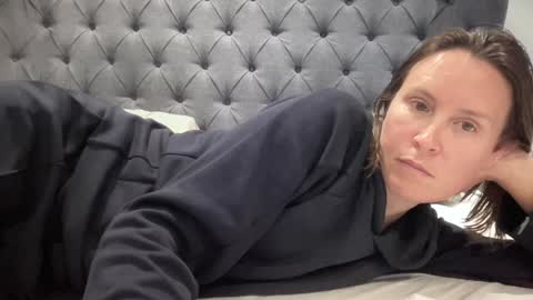 Snapshot of eatmypie69 chatting on 10-04-25, 06:50 Nadia Ferreira  online show from 10-04-25, 06:50