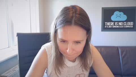 Nadia Ferreira  online show from 03-18-26, 10:07