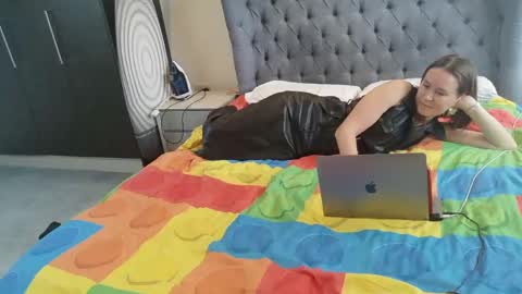 Nadia Ferreira  online show from 04-13-26, 09:59