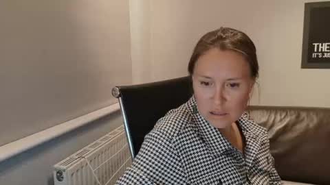 Nadia Ferreira  online show from 06-08-26, 09:15