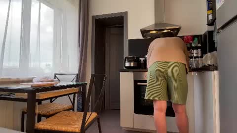 Custom content and video calls are available as well  online show from 06-29-26, 10:15