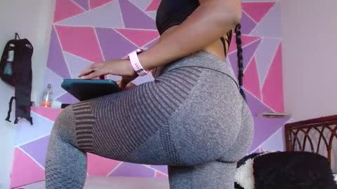 Snapshot of ebony_alika chatting on 02-10-25, 05:09 Alika Ashanti online show from 02-10-25, 05:09