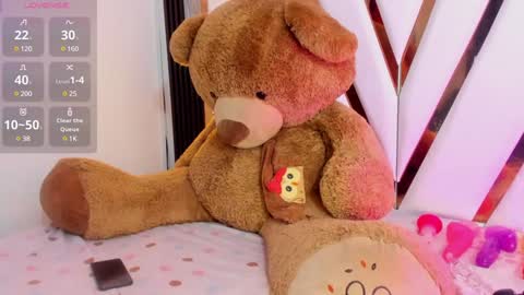 Snapshot of ebony_beautifull chatting on 12-20-24, 01:47 Luci online show from 12-20-24, 01:47