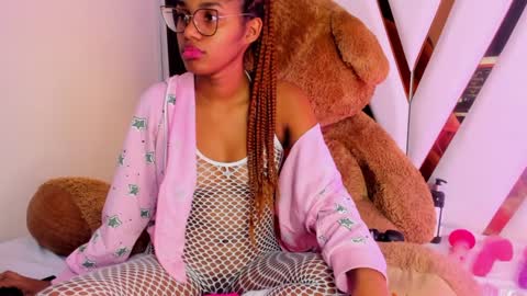 Snapshot of ebony_beautifull chatting on 12-28-24, 02:01 Luci online show from 12-28-24, 02:01