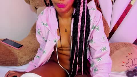 Snapshot of ebony_beautifull chatting on 01-17-25, 08:02 Luci online show from 01-17-25, 08:02