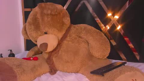 Snapshot of ebony_beautifull chatting on 02-26-25, 05:09 Luci online show from 02-26-25, 05:09