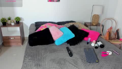 ebony_cute9 online show from 04-09-26, 07:08