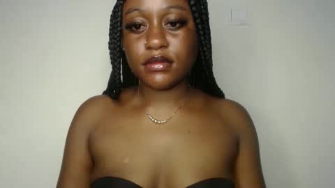 Snapshot of ebony_fatass chatting on 09-12-25, 07:36 Ella online show from 09-12-25, 07:36