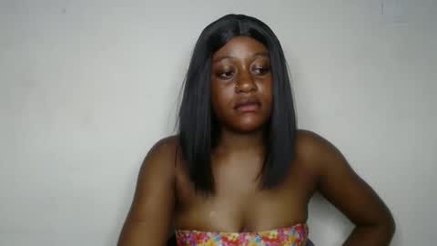 Snapshot of ebony_fatass chatting on 09-21-25, 12:12 Ella online show from 09-21-25, 12:12