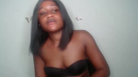 Snapshot of ebony_fatass chatting on 10-01-25, 10:27 Ella online show from 10-01-25, 10:27
