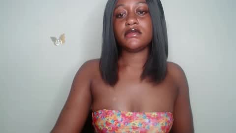 Snapshot of ebony_fatass chatting on 10-05-25, 03:10 Ella online show from 10-05-25, 03:10