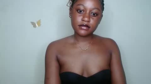 Snapshot of ebony_fatass chatting on 10-18-25, 09:21 Ella online show from 10-18-25, 09:21