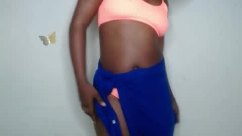 Snapshot of ebony_fatass chatting on 10-19-25, 07:25 Ella online show from 10-19-25, 07:25