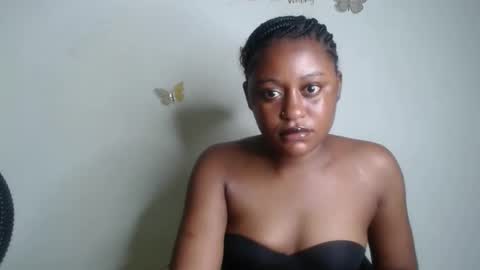 Snapshot of ebony_fatass chatting on 10-25-25, 01:29 Ella online show from 10-25-25, 01:29