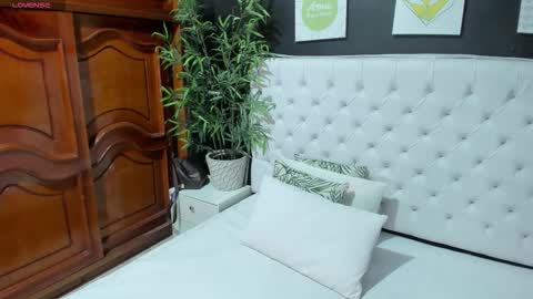 ebony_katterin online show from 10-18-25, 11:00