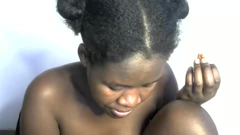 Snapshot of ebony_lynne chatting on 05-14-26, 09:05 ebony_lynne online show from 05-14-26, 09:05