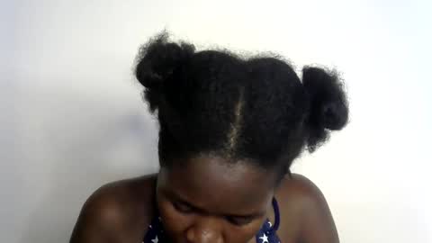Snapshot of ebony_lynne chatting on 05-17-26, 06:55 ebony_lynne online show from 05-17-26, 06:55