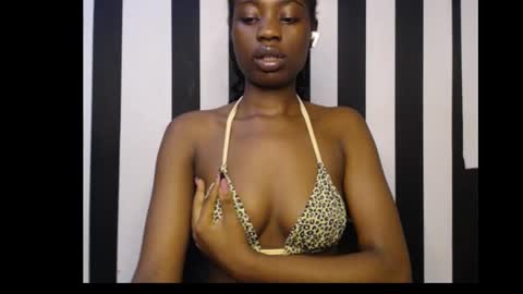 Snapshot of ebony_petitequeen chatting on 09-21-25, 09:49 Ella online show from 09-21-25, 09:49