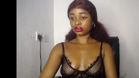 Snapshot of ebony_slimgirl0 chatting on 06-07-26, 05:16 Lilly online show from 06-07-26, 05:16