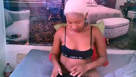 Snapshot of ebonyblisss chatting on 03-12-25, 06:29 Tamia online show from 03-12-25, 06:29