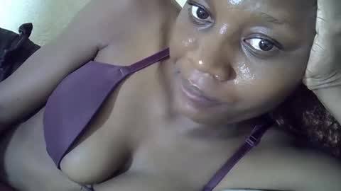 Snapshot of ebonycutegal4 chatting on 05-09-26, 09:09 MELLEN online show from 05-09-26, 09:09