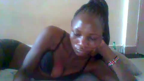 Snapshot of ebonycutegal4 chatting on 06-08-26, 05:08 MELLEN online show from 06-08-26, 05:08