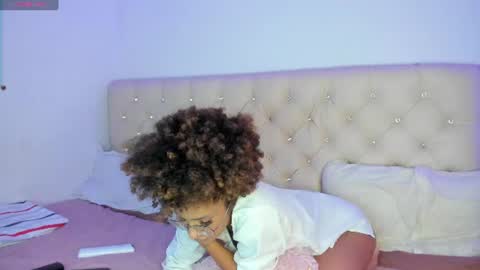 Snapshot of ebonygoddes03 chatting on 06-11-26, 02:22 Queen Ebony online show from 06-11-26, 02:22