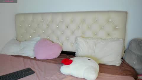 Snapshot of ebonygoddes03 chatting on 06-12-26, 03:33 Queen Ebony online show from 06-12-26, 03:33