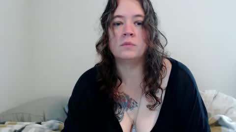 Snapshot of echosol17 chatting on 09-16-25, 04:08 Weird Echo online show from 09-16-25, 04:08