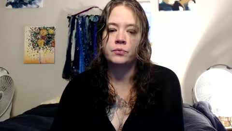 Snapshot of echosol17 chatting on 10-05-25, 04:22 Weird Echo online show from 10-05-25, 04:22