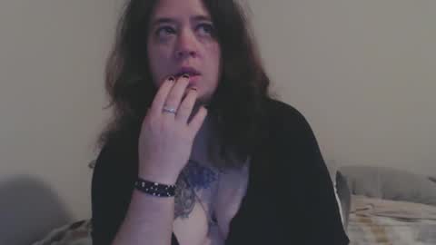 Snapshot of echosol17 chatting on 10-08-25, 10:24 Weird Echo online show from 10-08-25, 10:24