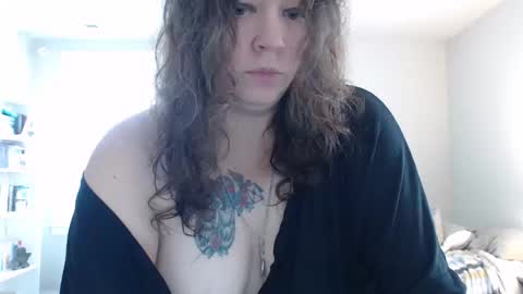 Snapshot of echosol17 chatting on 10-14-25, 04:52 Weird Echo online show from 10-14-25, 04:52