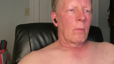 Snapshot of eddygl1968 chatting on 05-11-26, 01:55 Eddy online show from 05-11-26, 01:55
