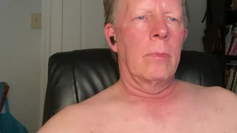 Snapshot of eddygl1968 chatting on 05-14-26, 03:02 Eddy online show from 05-14-26, 03:02
