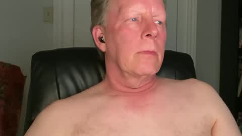 Snapshot of eddygl1968 chatting on 05-20-26, 01:45 Eddy online show from 05-20-26, 01:45