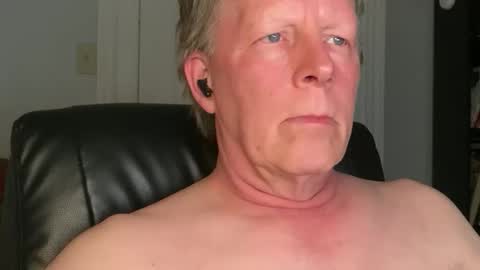 Snapshot of eddygl1968 chatting on 05-21-26, 02:29 Eddy online show from 05-21-26, 02:29