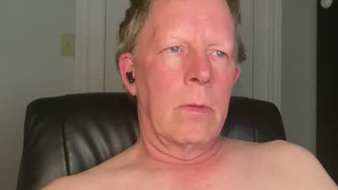 Snapshot of eddygl1968 chatting on 06-05-26, 02:29 Eddy online show from 06-05-26, 02:29