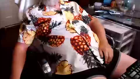 Snapshot of edginginedmonton chatting on 10-15-25, 07:36 edginginedmonton online show from 10-15-25, 07:36