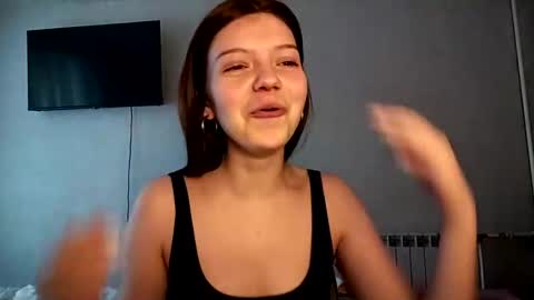 Snapshot of edinabluett chatting on 04-26-26, 03:21 Eri online show from 04-26-26, 03:21