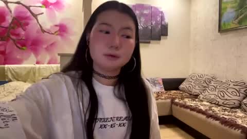 Snapshot of edinabluett chatting on 04-28-26, 09:09 Eri online show from 04-28-26, 09:09