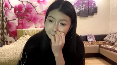 Snapshot of edinabluett chatting on 04-29-26, 09:32 Eri online show from 04-29-26, 09:32