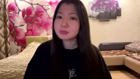 Snapshot of edinabluett chatting on 05-17-26, 06:04 Eri online show from 05-17-26, 06:04