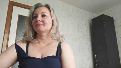 Snapshot of edithmanning chatting on 06-23-26, 06:22 edithmanning online show from 06-23-26, 06:22