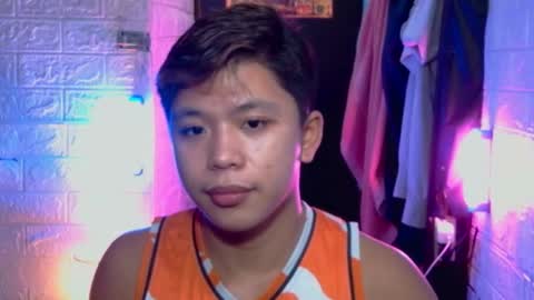 Snapshot of edrianburca052 chatting on 10-23-25, 06:17 urasian chub online show from 10-23-25, 06:17