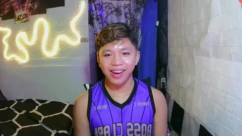 Snapshot of edrianburca052 chatting on 11-06-25, 01:17 urasian chub online show from 11-06-25, 01:17