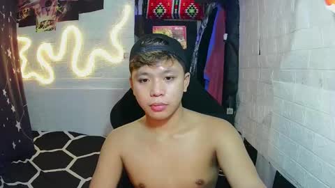 Snapshot of edrianburca052 chatting on 11-10-25, 10:53 urasian chub online show from 11-10-25, 10:53