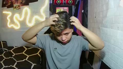 Snapshot of edrianburca052 chatting on 11-11-25, 10:10 urasian chub online show from 11-11-25, 10:10